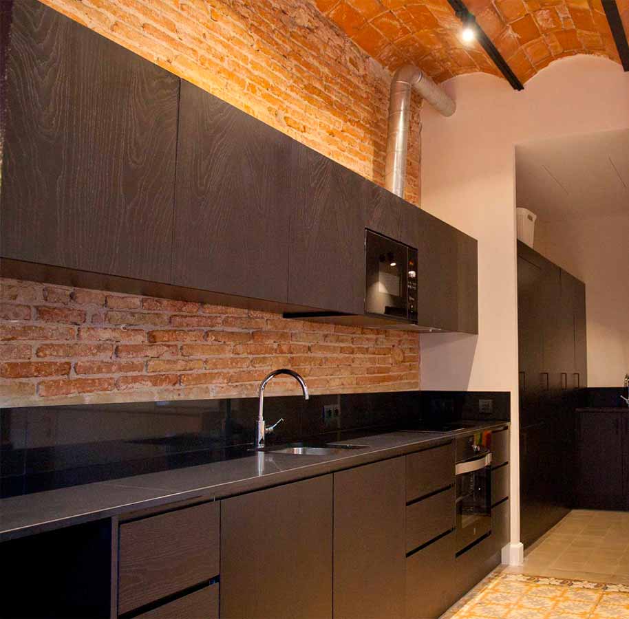 reformas-de-cocina-en-barcelona-brick-muebles-negros-800×730 reformas-de-cocina-en-barcelona-brick-muebles-negros-800x730